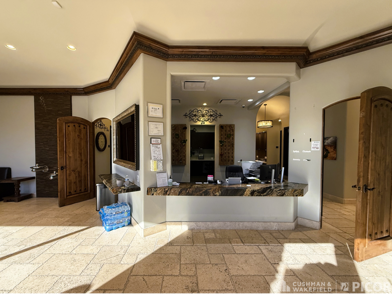 More Photos Of 90 W River Rd, Tucson Freestanding For Lease