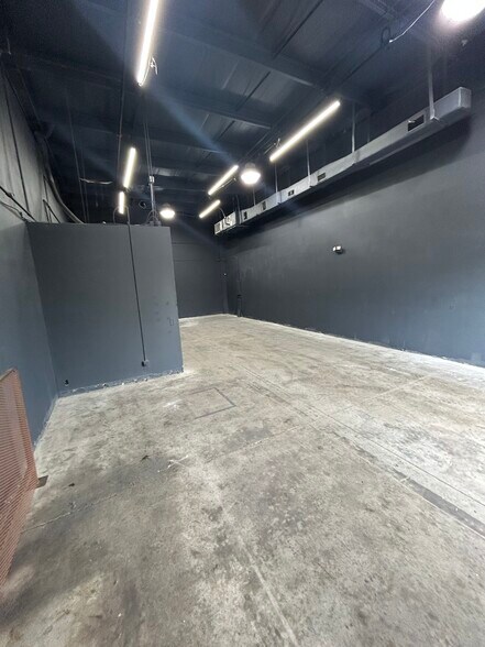More Photos Of 17030 Alico Commerce Ct, Fort Myers Warehouse For Sale