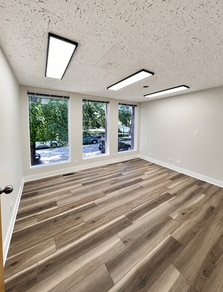More Photos Of 2622 W Peterson Ave, Chicago Office For Lease