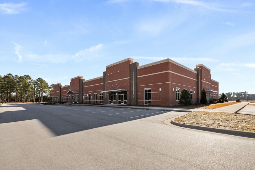 More Photos Of 2810 Procurement Cir, Fayetteville Flex For Lease