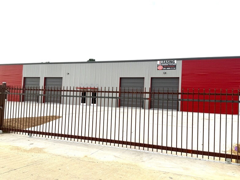 More Photos Of 4333-4334 Kreinhop Rd, Spring Unknown For Lease