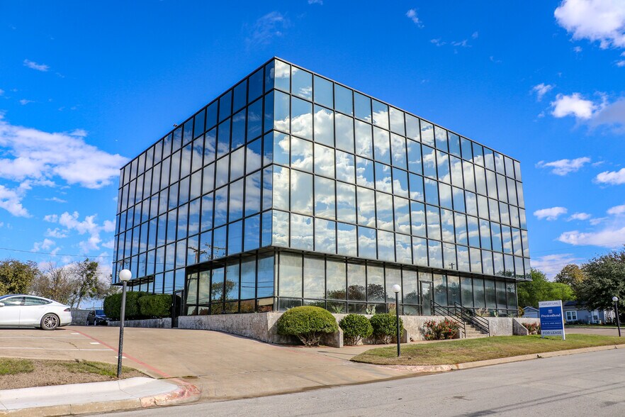 More Photos Of 6750 Locke Ave, Fort Worth Office For Lease