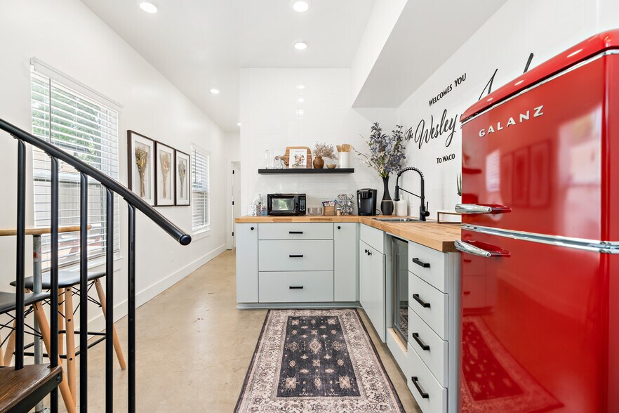 More Photos Of 511 S 10th St, Waco Specialty For Sale