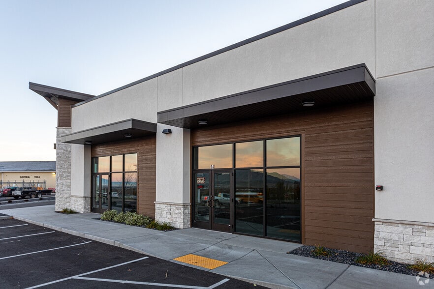 More Photos Of 82-94 Highland Dr, Santaquin Storefront Retail Office For Lease