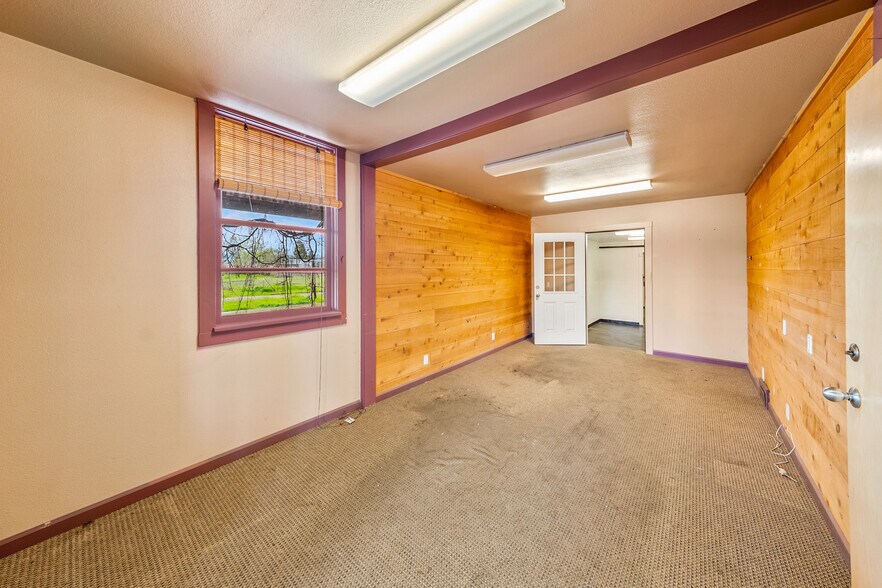 More Photos Of 211 Front St, Central Point General Retail For Sale