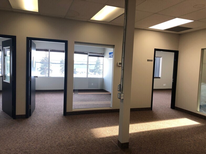 More Photos Of 2935-2947 19th St NE, Calgary Service For Lease