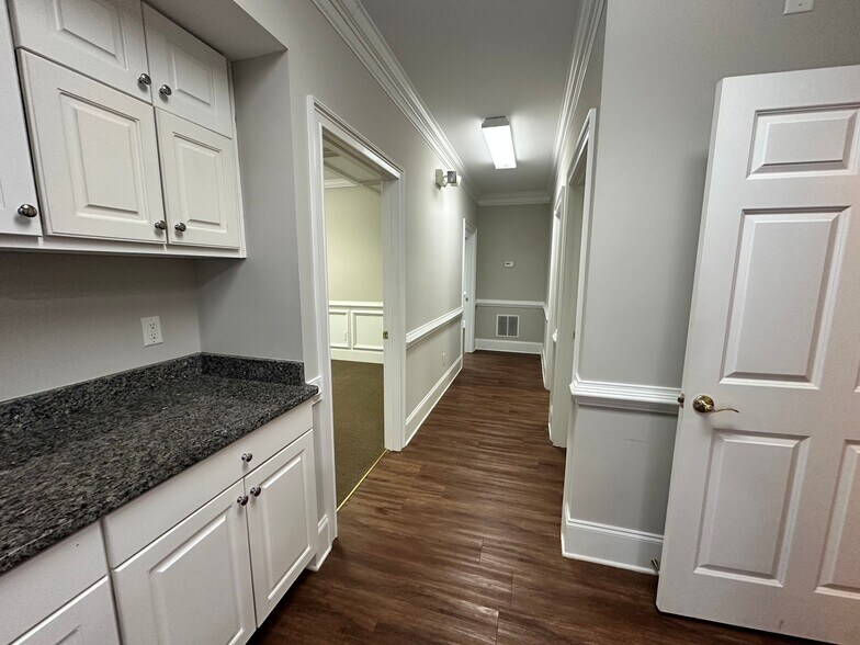 More Photos Of 327 Dahlonega St, Cumming Medical For Sale