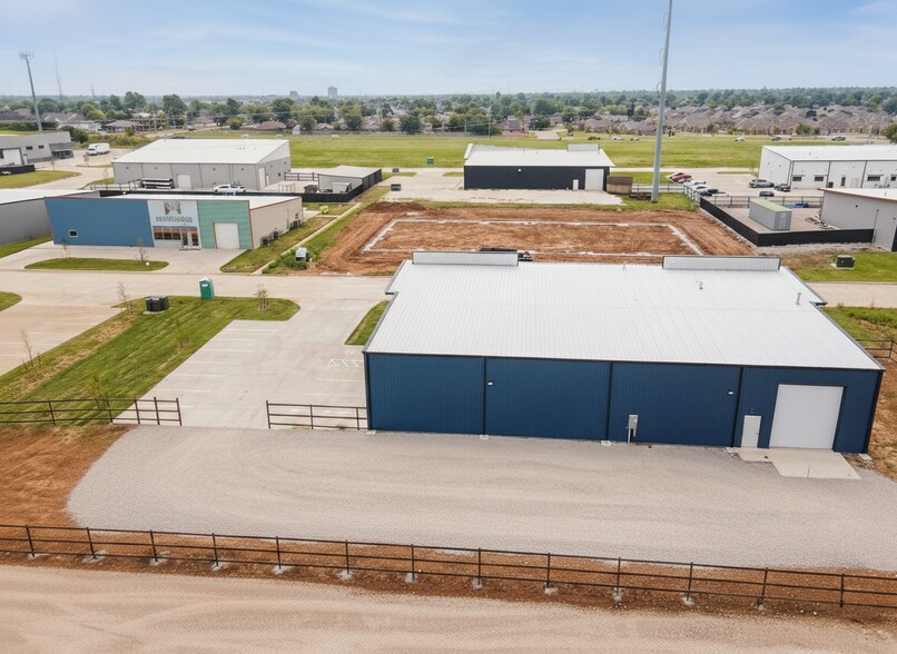 More Photos Of 617 NW 124th st, Oklahoma City Warehouse For Lease