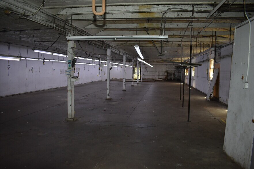 More Photos Of 4862 Compton Ave, Los Angeles Manufacturing For Lease