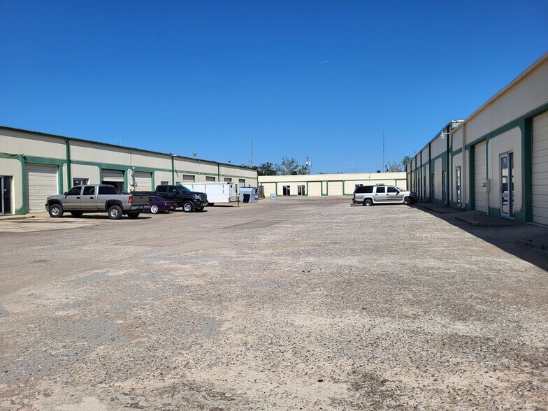 More Photos Of 7112 NW Melrose Ln, Oklahoma City Manufacturing For Lease