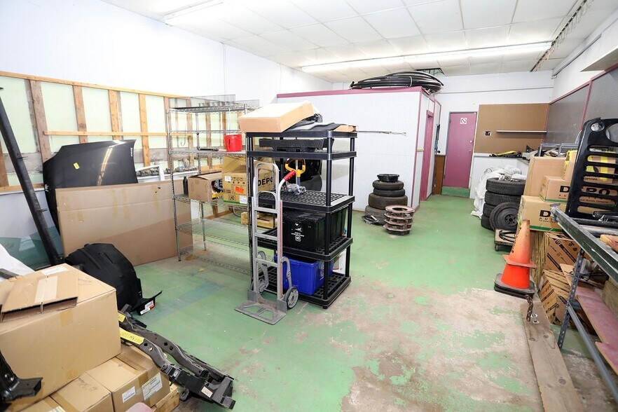 More Photos Of 5013 New York 52, Jeffersonville Auto Repair For Sale