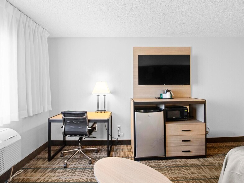 More Photos Of 15150 Brighton Rd, Brighton Hotel For Sale