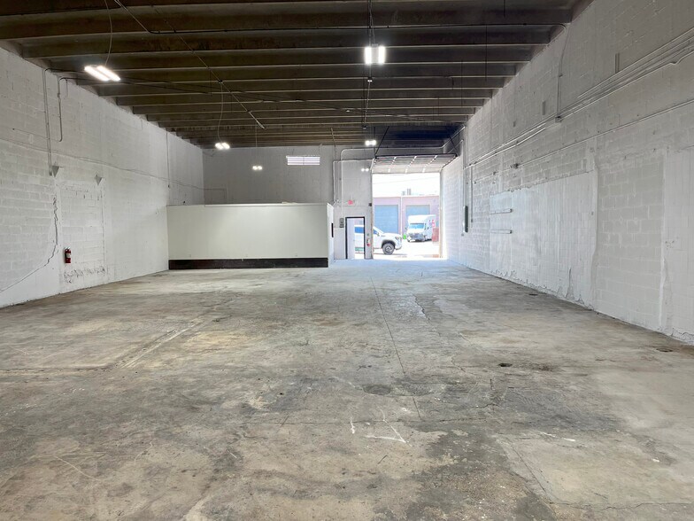 More Photos Of 1401-1423 NW 23rd St, Miami Warehouse For Sale