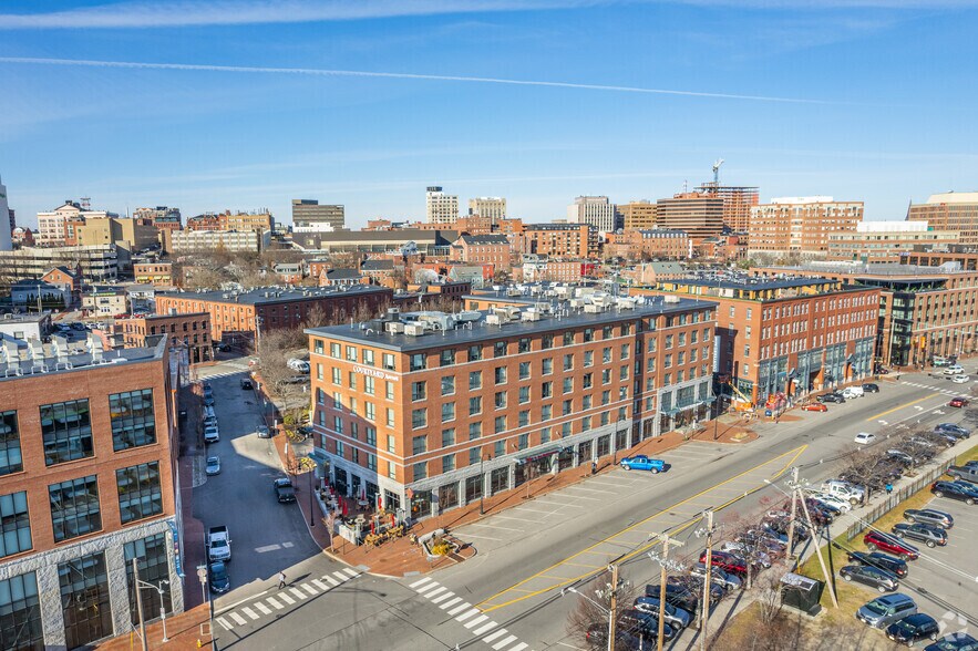 More Photos Of 327 Commercial St, Portland Hotel For Lease
