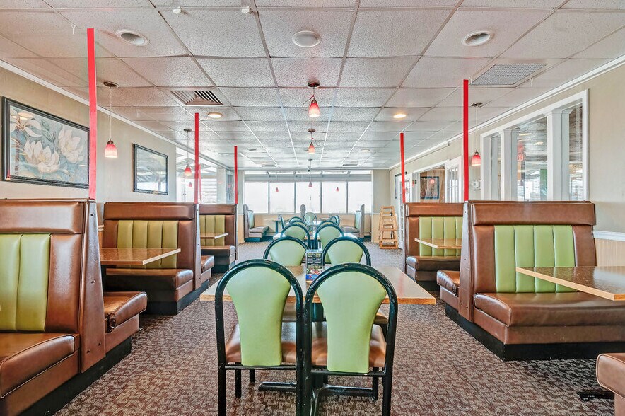 More Photos Of 1565 Marion-Waldo Rd, Marion General Retail For Sale