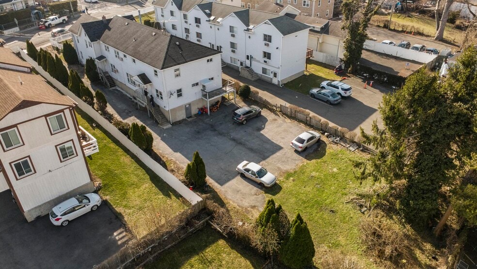 More Photos Of 121 Lockwood Ave, Stamford Apartments For Sale