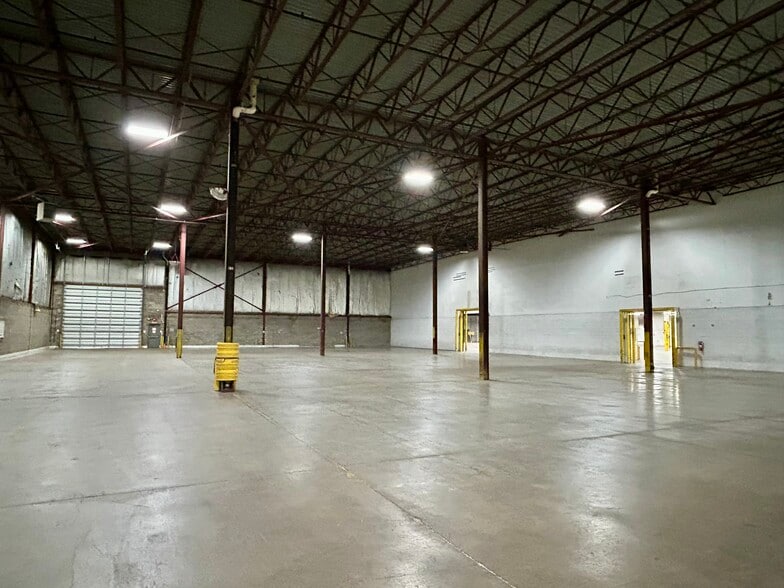 More Photos Of 18 Champeney Ter, Rochester Warehouse For Lease