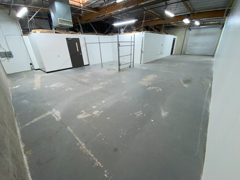 More Photos Of 2015 Westwind Dr, Bakersfield Warehouse For Lease