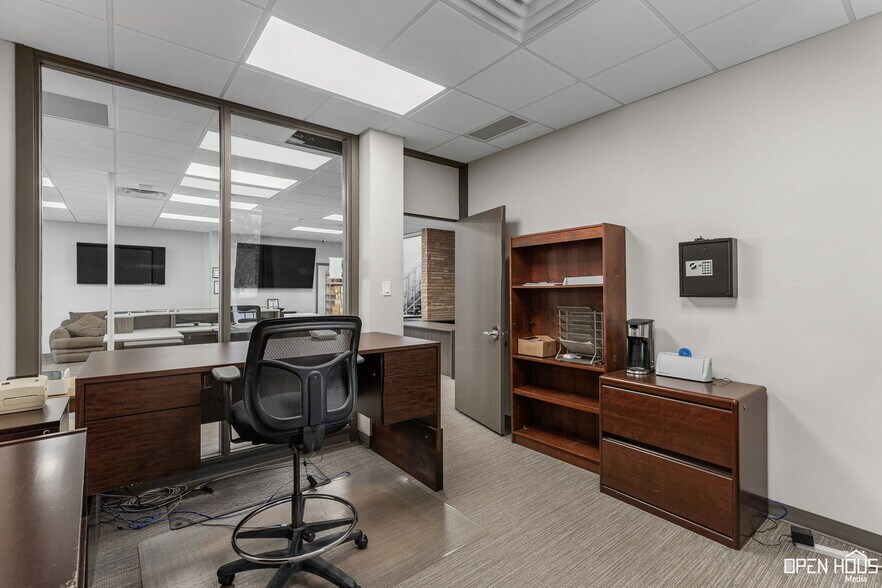More Photos Of 915 9th St, Wichita Falls Office For Sale