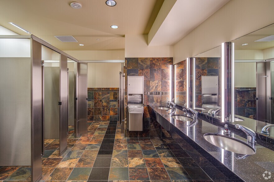 More Photos Of 16100 N 71st St, Scottsdale Office For Lease