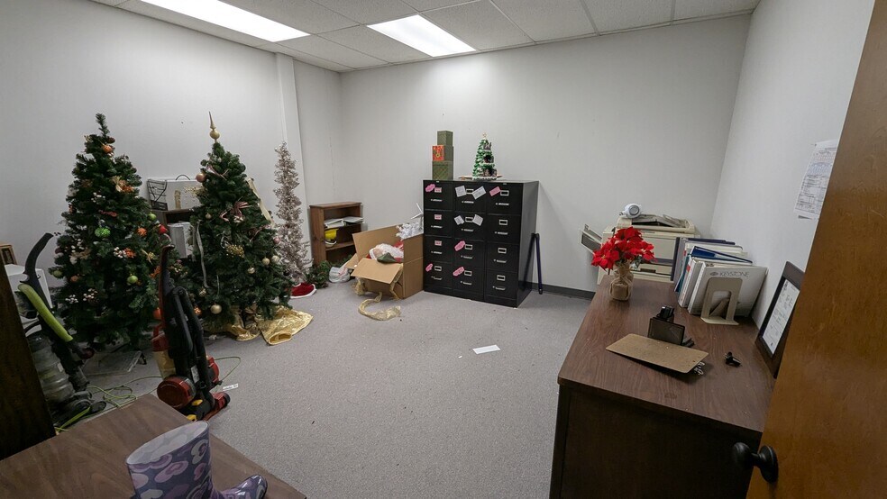 More Photos Of 13650 T I Blvd, Dallas Showroom For Lease