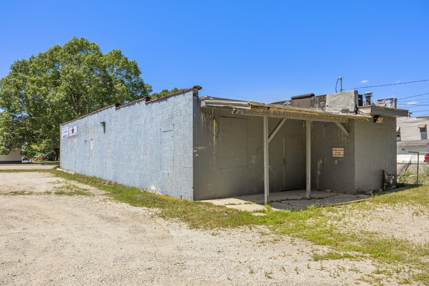 More Photos Of 1090 S Getty St, Muskegon Storefront For Sale