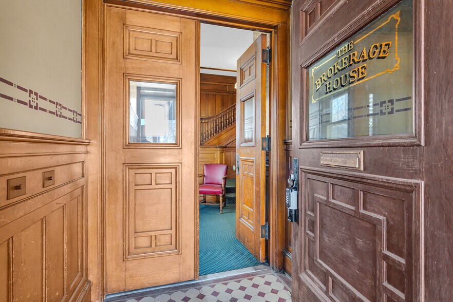 More Photos Of 601 S Jackson St, Jackson Office For Sale