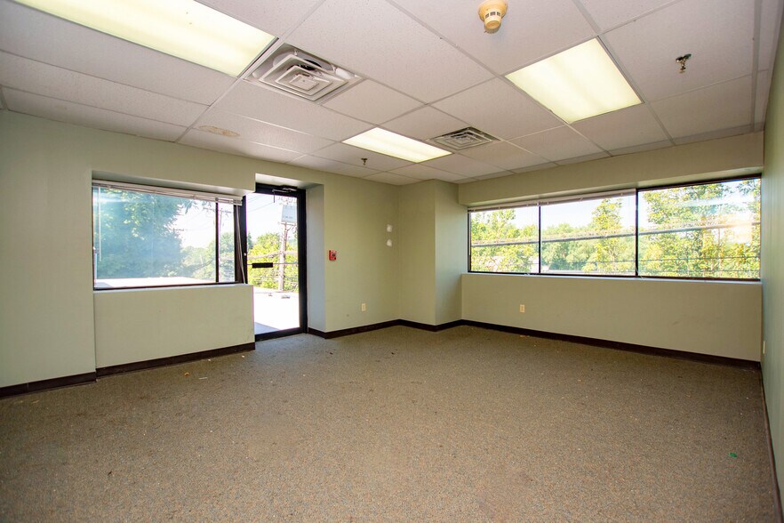 More Photos Of 272 N Bedford Rd, Mount Kisco Office For Sale