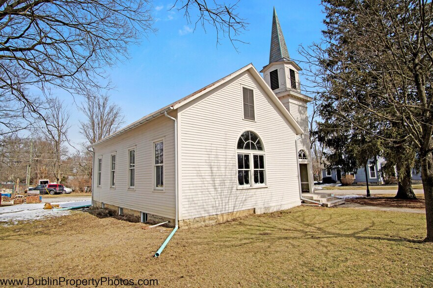 Primary Photo Of 50 W Olentangy St, Powell General Retail For Sale