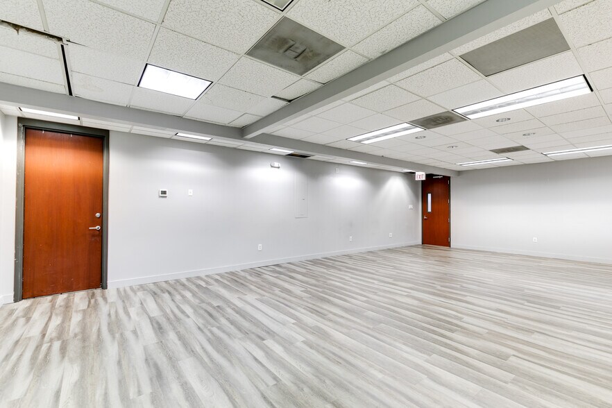 More Photos Of 8917 Fargo Rd, Richmond Office For Lease