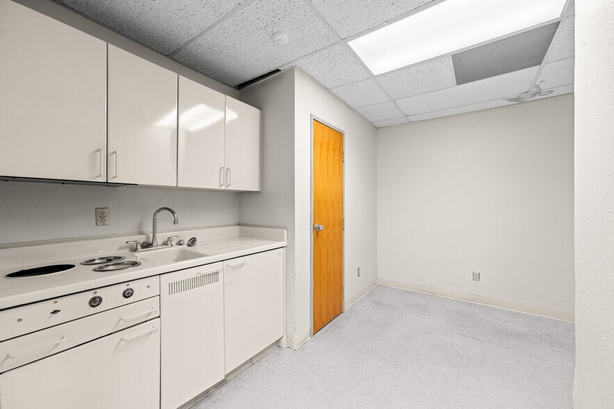 More Photos Of 13414 Medical Complex Dr, Tomball Medical For Sale