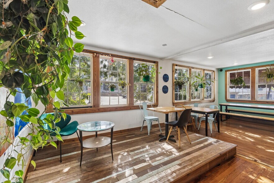 More Photos Of 217 W Hopkins St, San Marcos Restaurant For Sale