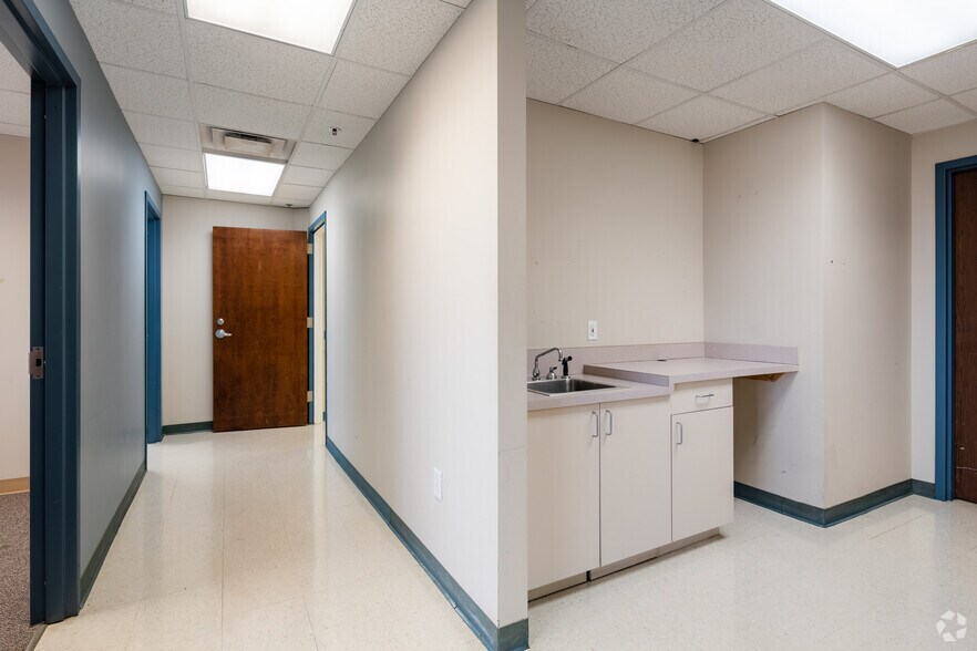 More Photos Of 100 Market Place Blvd, Cartersville Unknown For Lease