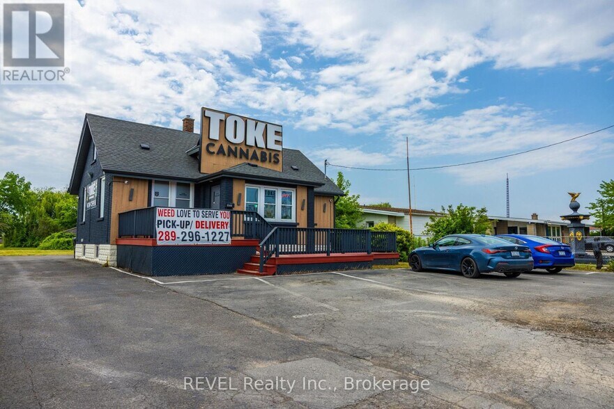 Primary Photo Of 8568 Lundy's Ln, Niagara Falls General Retail For Sale
