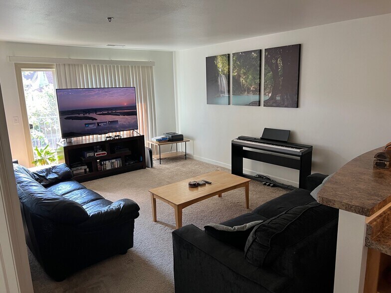 More Photos Of 920 Marquette Ave, South Milwaukee Apartments For Sale