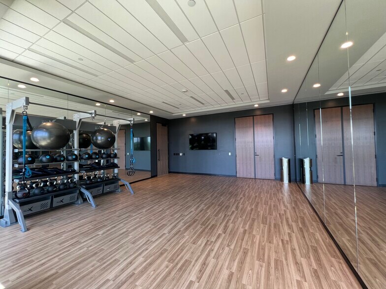 More Photos Of 110 East Blvd, Charlotte Office For Lease