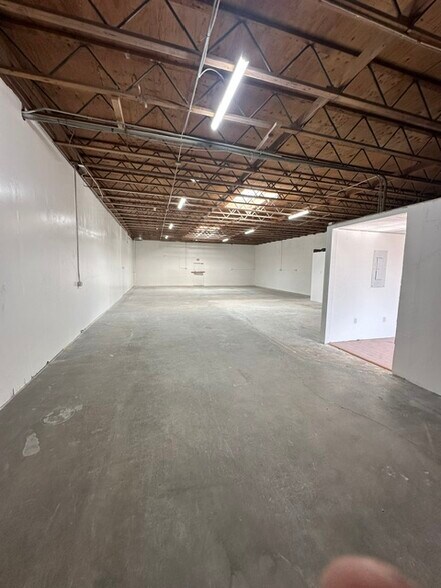 More Photos Of 435 Venture St, Escondido Service For Lease