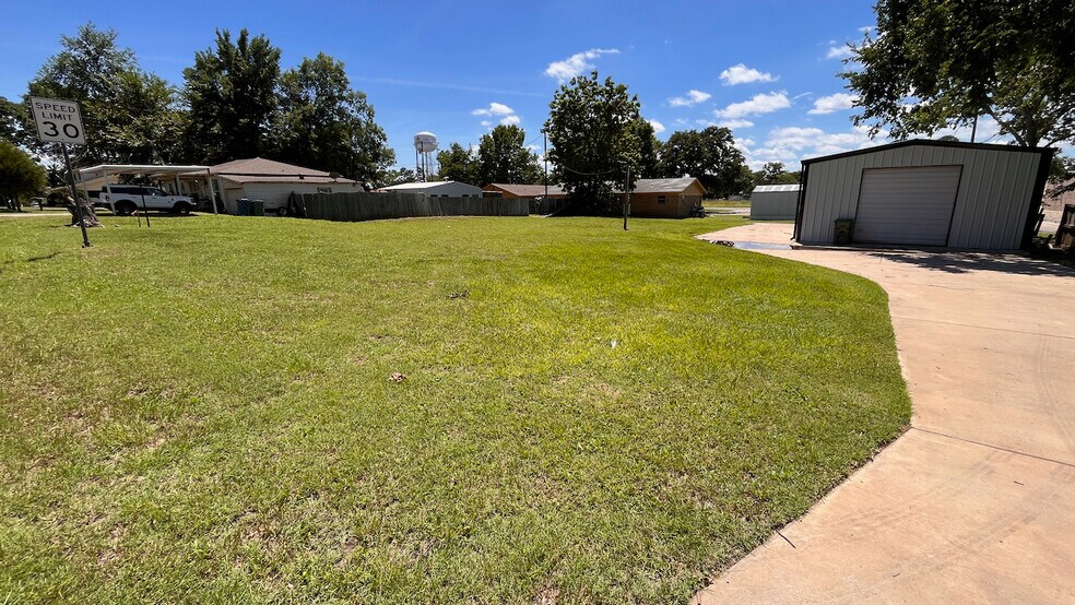 More Photos Of 302 N Main St, Collinsville Light Manufacturing For Lease