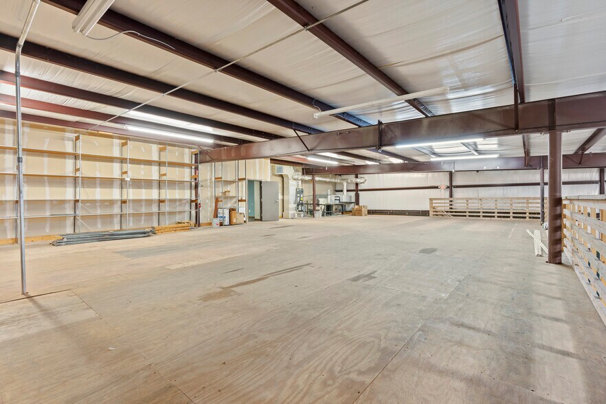More Photos Of 7065 NW 22nd St, Gainesville Warehouse For Lease