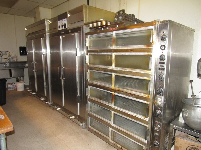 More Photos Of 275 Laing St, Redgranite Supermarket For Lease