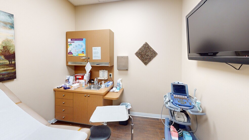 More Photos Of 2633 W Horizon Ridge Pky, Henderson Medical For Lease