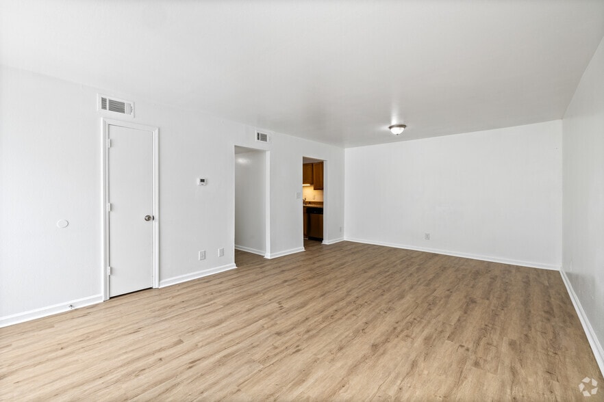 More Photos Of 4600 Twin Oaks Dr, Pensacola Apartments For Sale