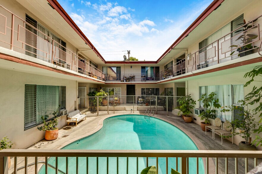 More Photos Of 900 N Orange Grove Ave, West Hollywood Apartments For Sale