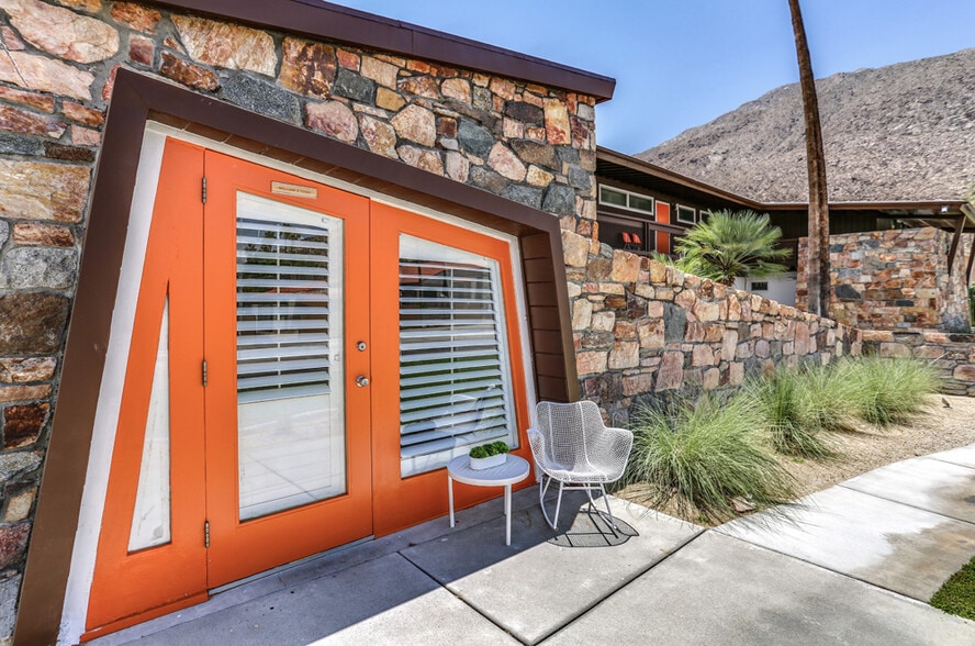 More Photos Of 225 W Baristo Rd, Palm Springs Hotel For Sale