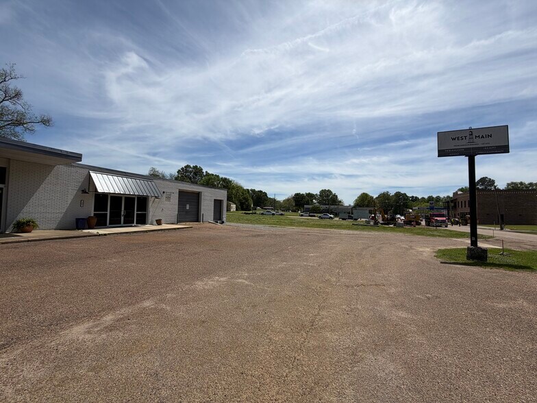 More Photos Of 344 1st St, Flora Restaurant For Lease