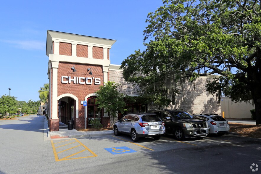 More Photos Of 5525 Abercorn St, Savannah General Retail For Lease