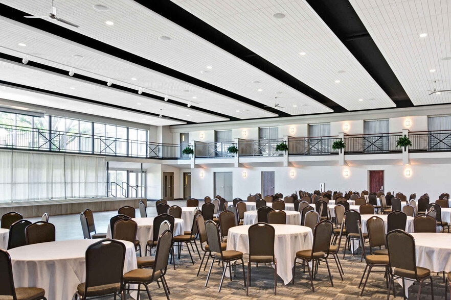 More Photos Of 265 33rd Ave, Columbus Hotel For Sale
