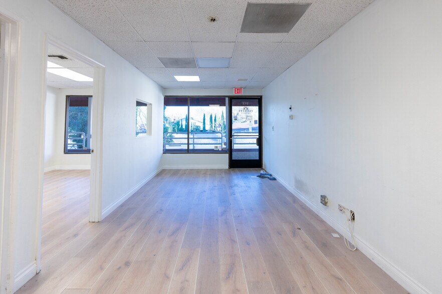 More Photos Of 23942-23945 Lyons Ave, Santa Clarita Storefront Retail Office For Sale