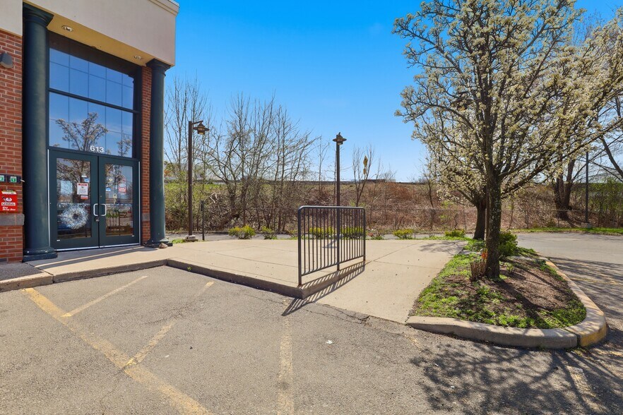 More Photos Of 613 Queen St, Southington Storefront For Sale