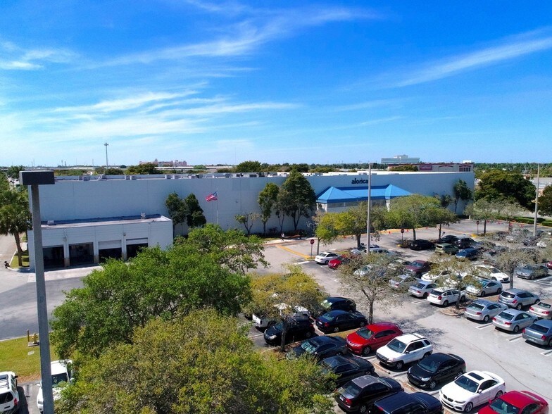 More Photos Of 19500 S Dixie Hwy, Miami Office For Lease